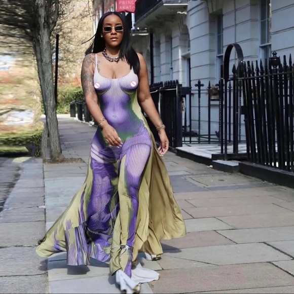 Dress flowing sides pattern in front - Picture 4 of 4